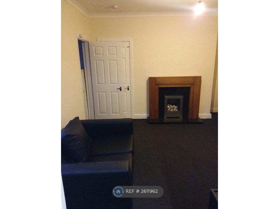 Property photo 3 of 11 Lounge