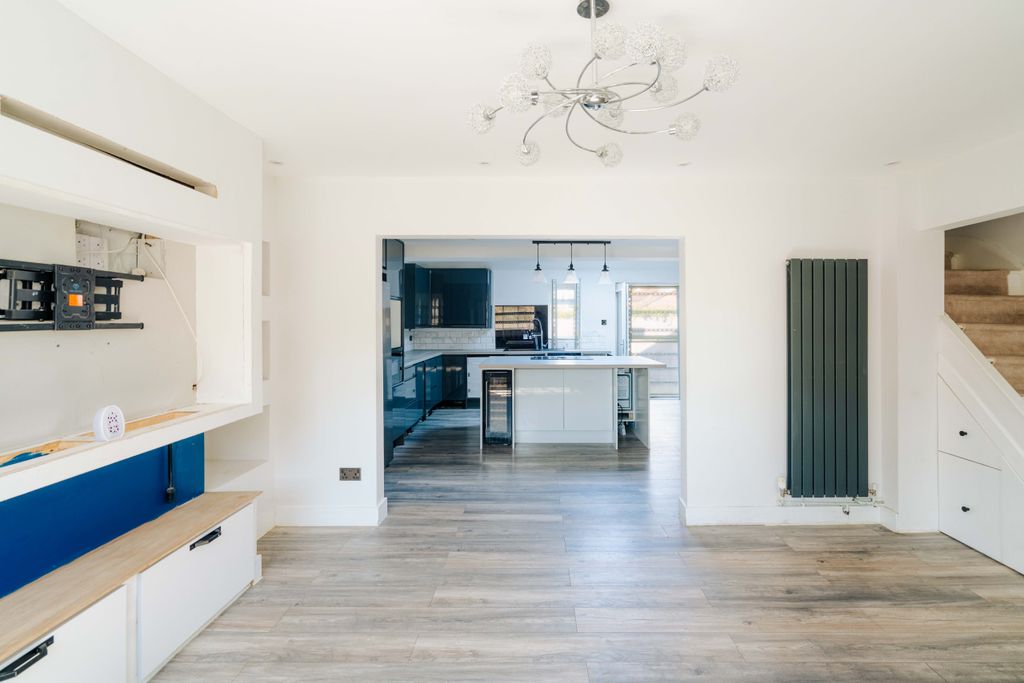 Property photo 2 of 17 22