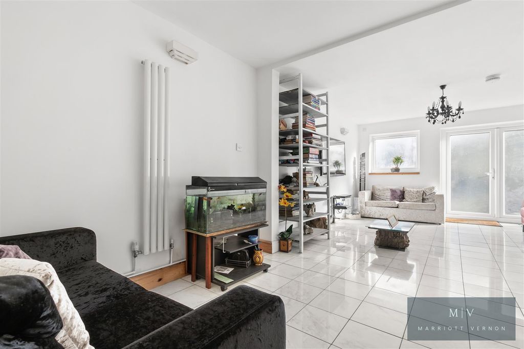 Property photo 3 of 21 Roxton Gardens 26 MV-3.Jpg