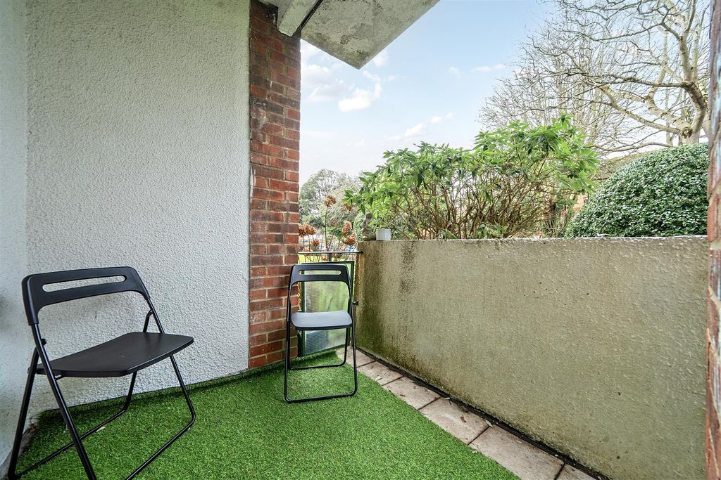 Property photo 3 of 21 For Sale By Aspire Residential | St Botolphs Road