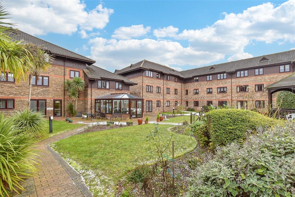 Property photo 2 of 12 Communal Gardens