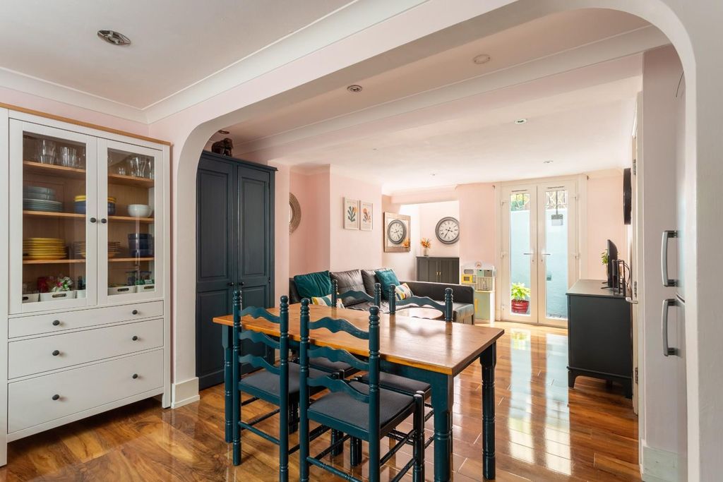 Property photo 2 of 19 Shirley Street-15.Jpg