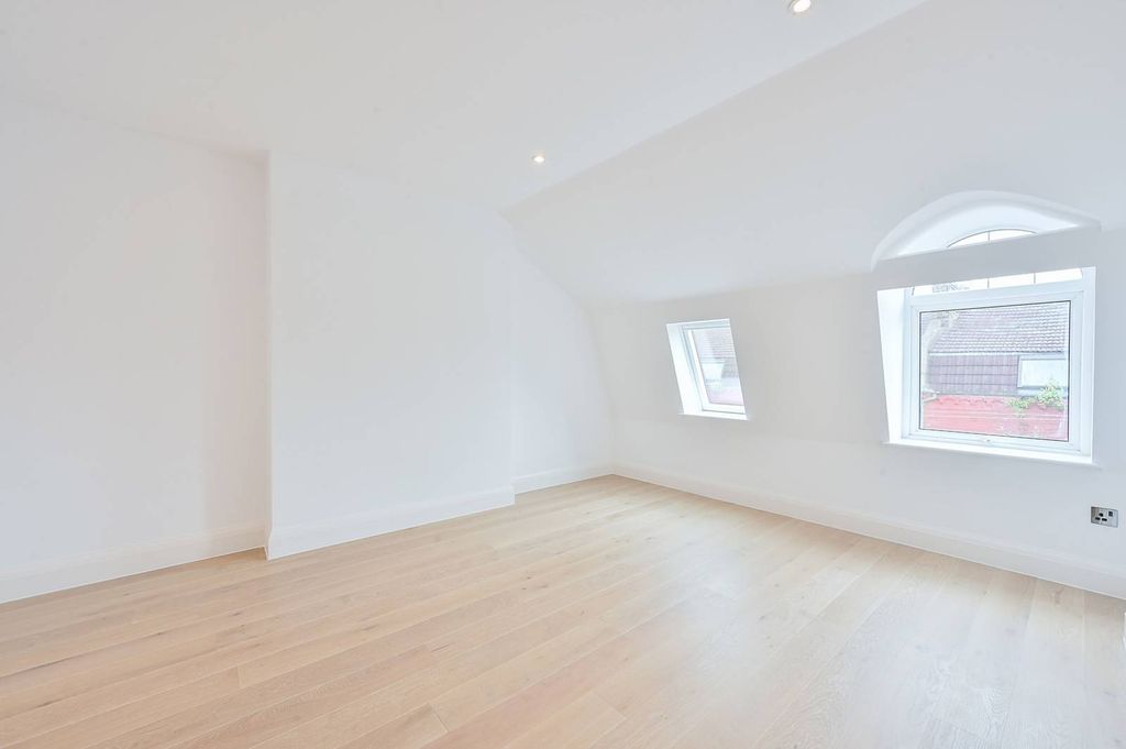 Property photo 3 of 8