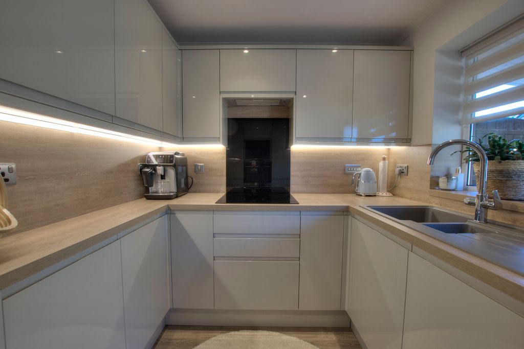 Property photo 2 of 21 2