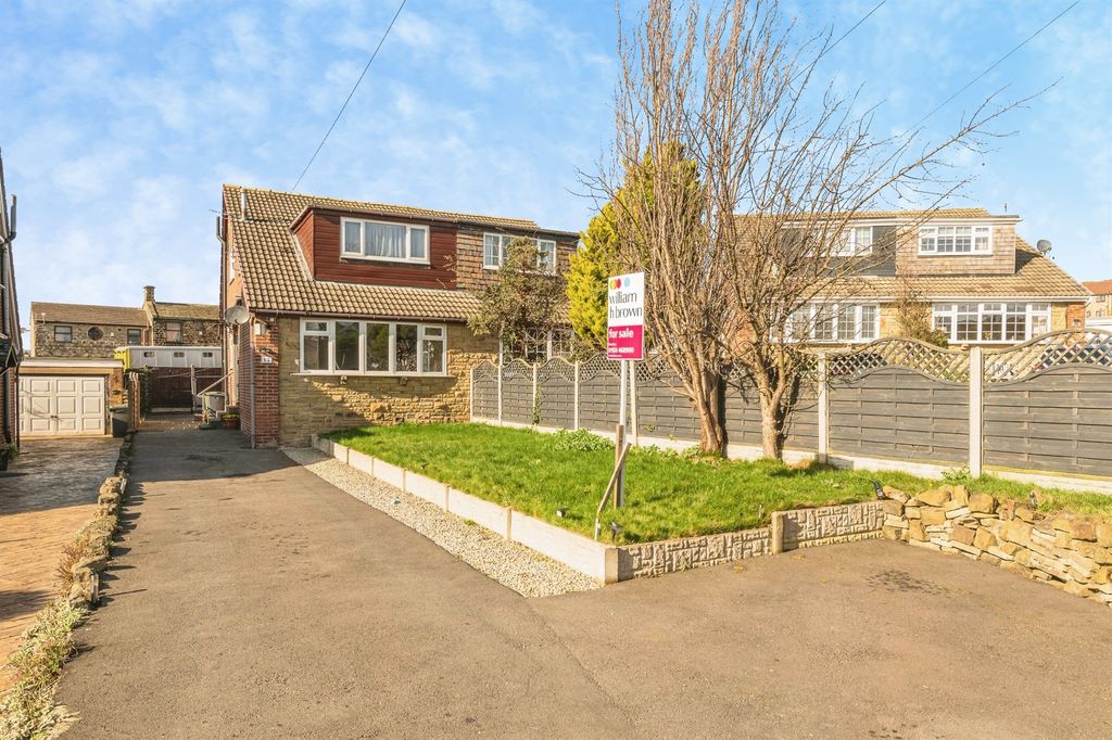 3 bed semi-detached house for saleByron Grove, Dewsbury WF13