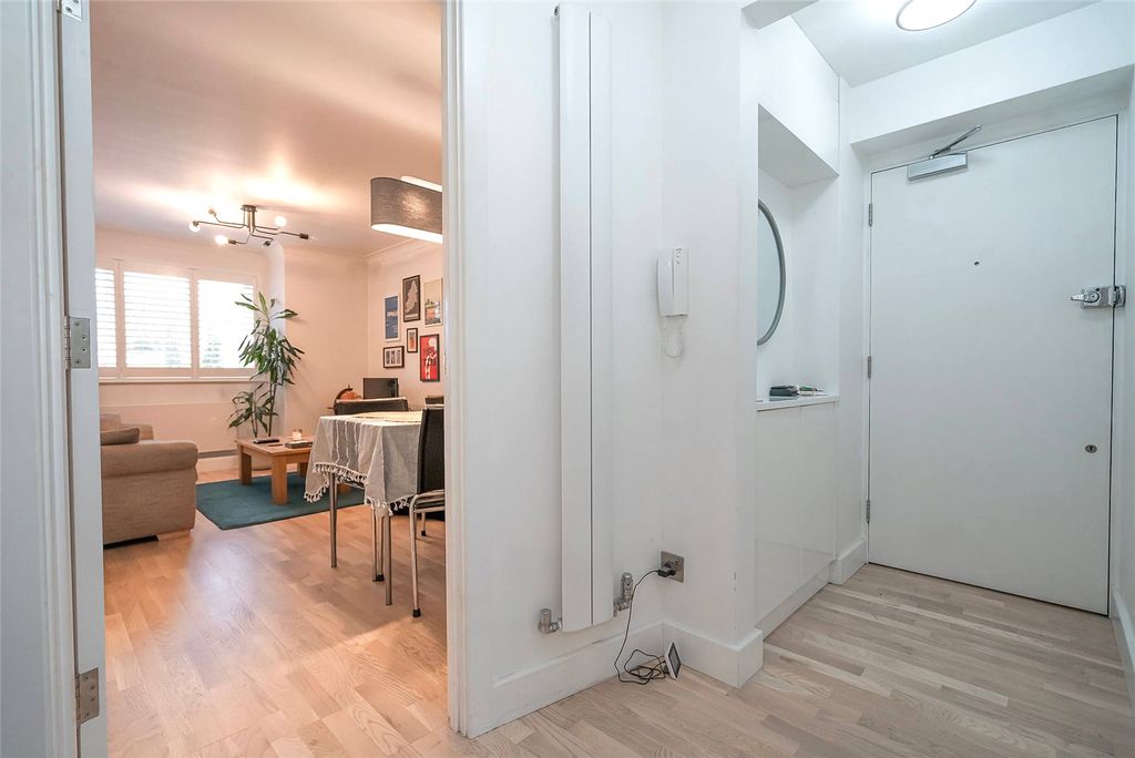 Property photo 2 of 18 Entrance Hall A