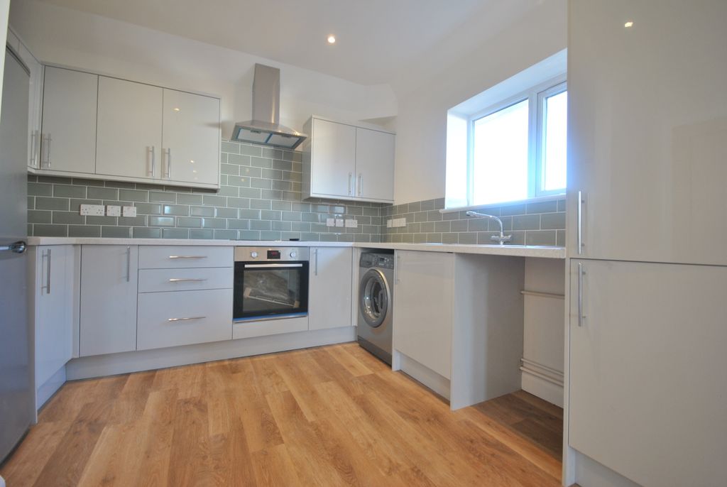 Property photo 2 of 6 Kitchen