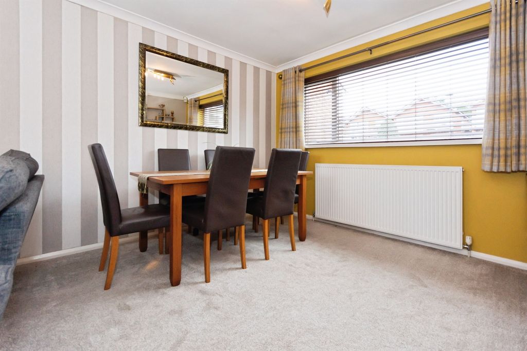 Property photo 3 of 34