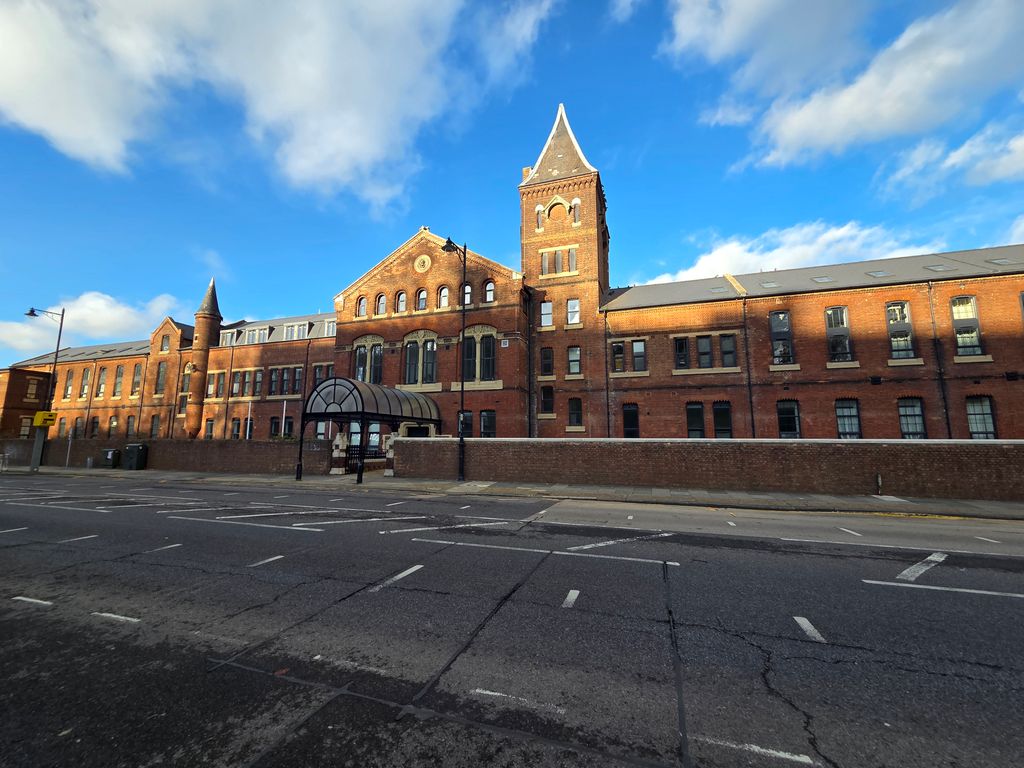 Property photo 1 of 6