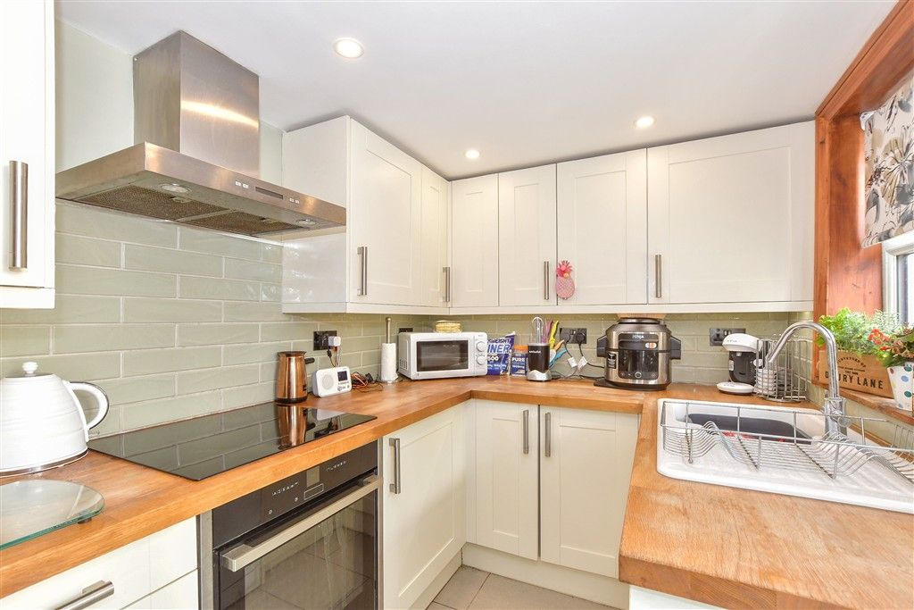 Property photo 3 of 9 Kitchen
