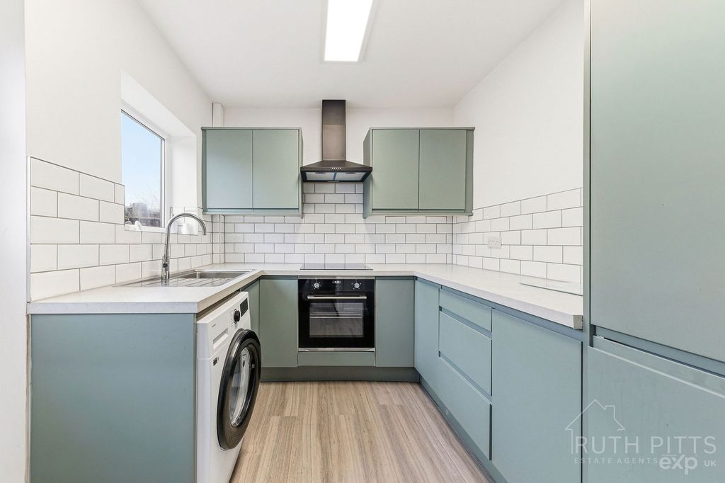 Property photo 2 of 25