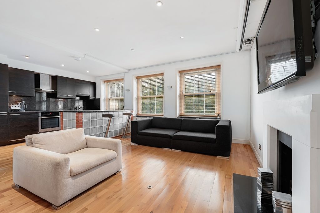 Property photo 1 of 11 Flat 5 65 Ennismo...