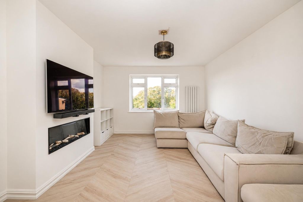 Property photo 3 of 12 Sitting Room