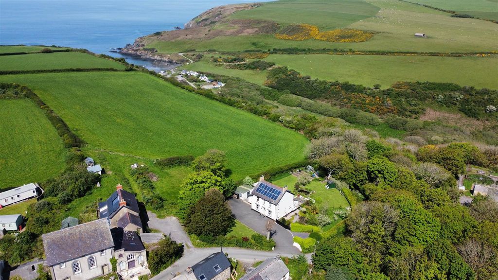 Property photo 3 of 80 Hillside, Brynhenllan Dinas Cross, Newport, Pembro
