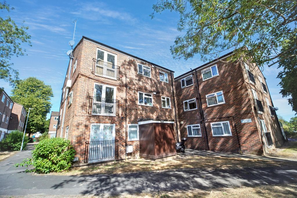 Property photo 1 of 16 56 Ladybank, Bracknell, Berks, Rg12 7Hb