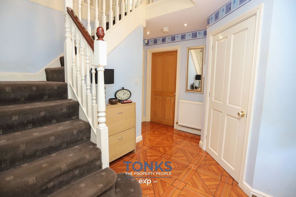 Property photo 3 of 27