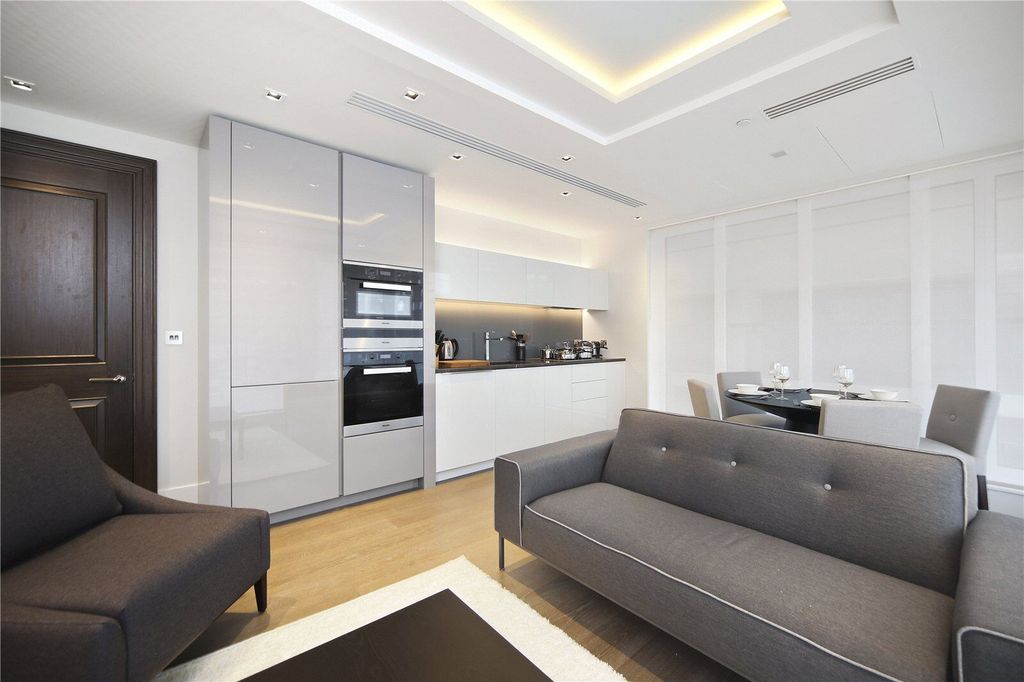 Property photo 2 of 10 Lord Kensington H...