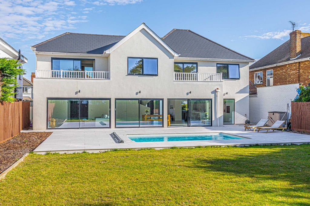 Property photo 2 of 38