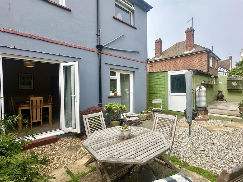 Property photo 3 of 17