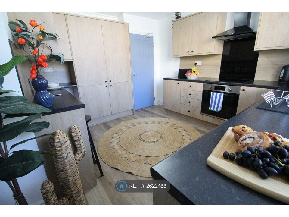 Property photo 2 of 3 47 High St- Communal Area