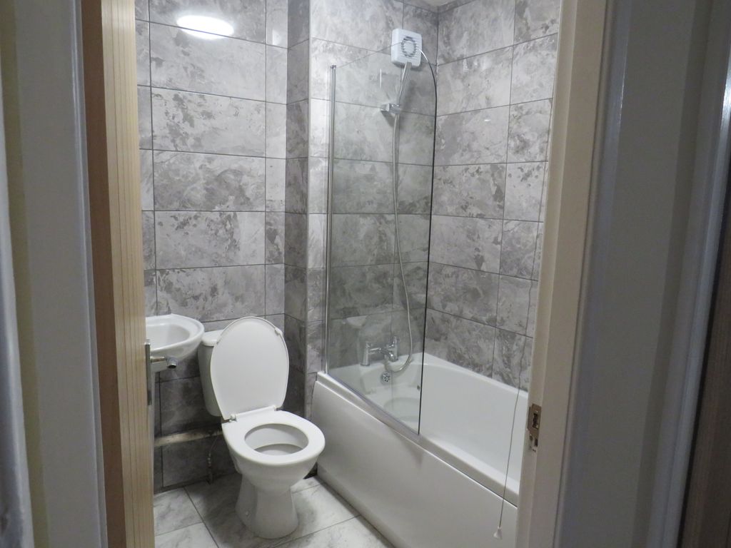 Property photo 3 of 7 Bathroom