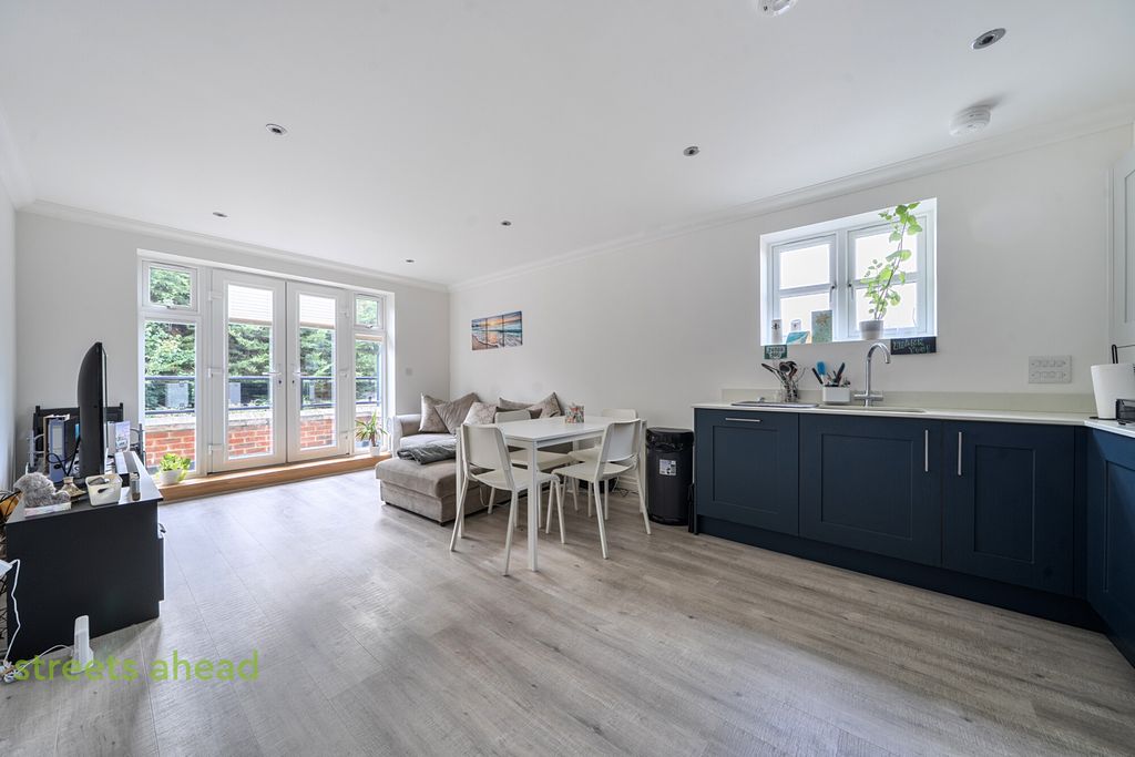 Property photo 1 of 21 ce812F90-A04E-46A...