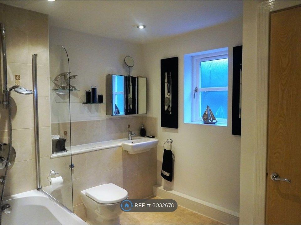 Property photo 3 of 6 Bathroom