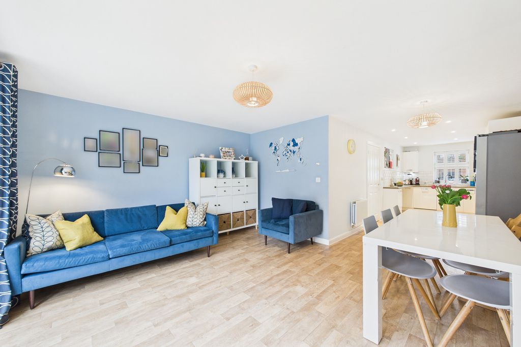 Property photo 3 of 27