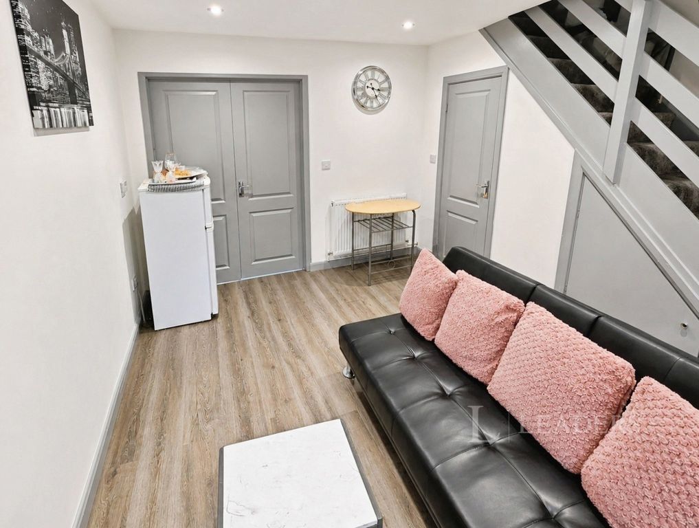 Property photo 2 of 16 Pbox-Img.Png
