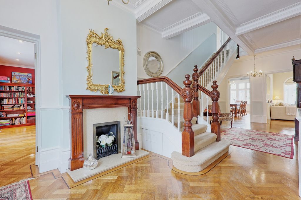 Property photo 2 of 37