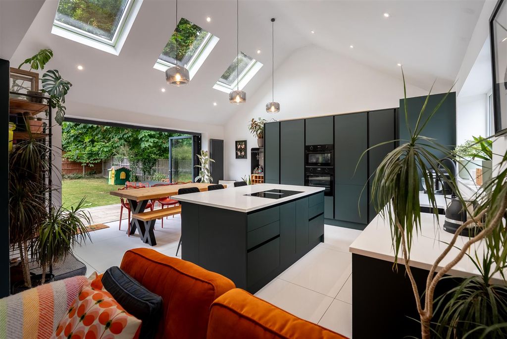 Property photo 3 of 25 Apton Road-31.Jpg