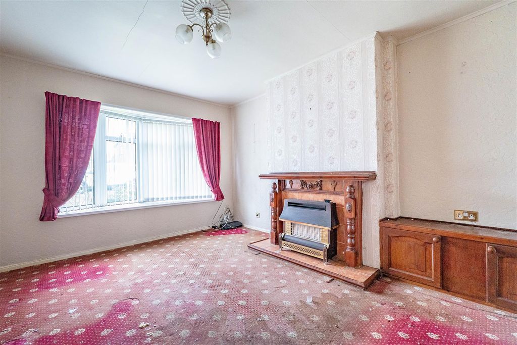 Property photo 2 of 19 Lounge