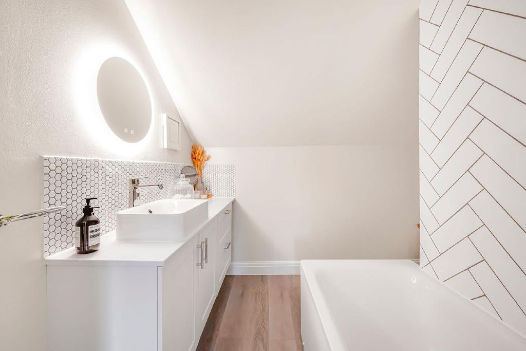 Property photo 3 of 8 Picture 3