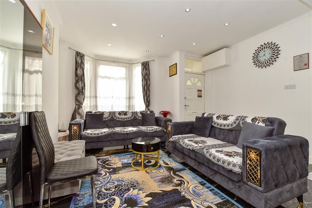 Property photo 3 of 15 Lounge