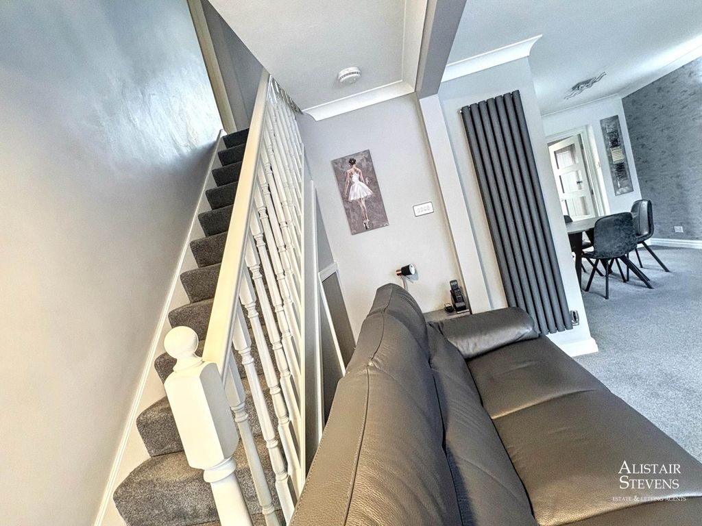 Property photo 2 of 31