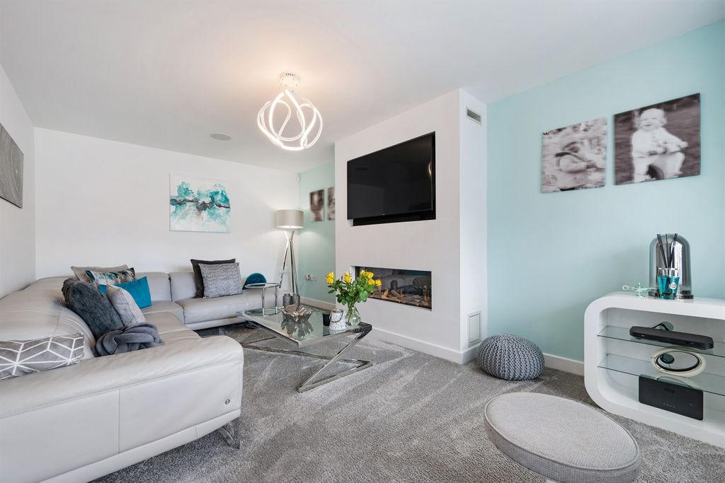 Property photo 3 of 23 Living Room