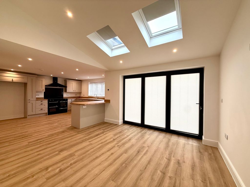 Property photo 2 of 14 Img_3194