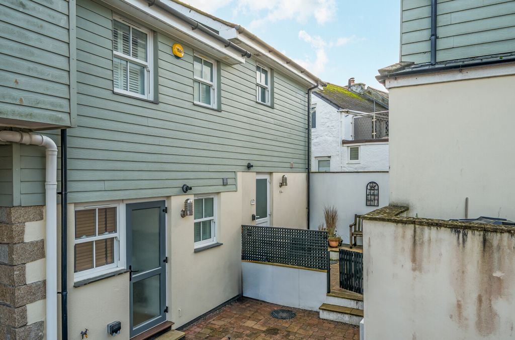 Property photo 3 of 17 1380614-19-690E06...