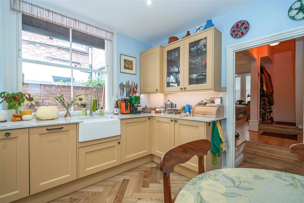 Property photo 3 of 16 Kitchen D