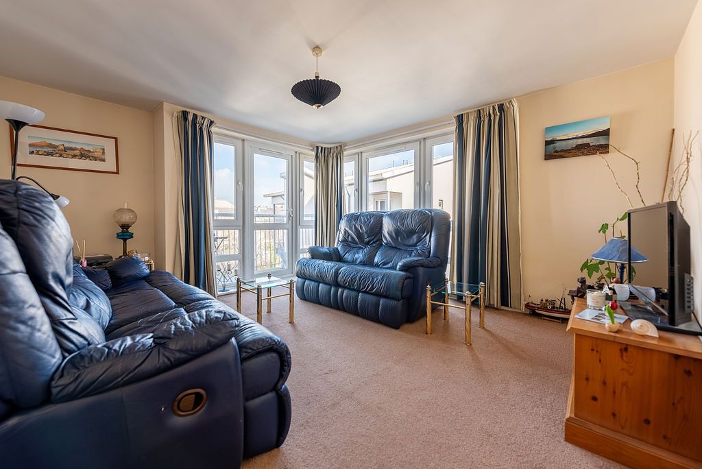 Property photo 3 of 25 Living Room