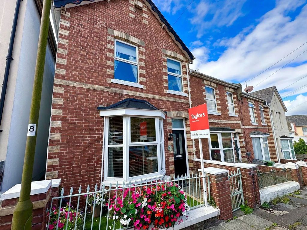 Property photo 1 of 33