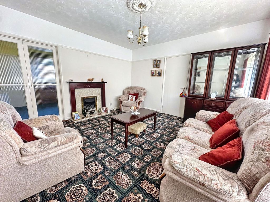 Property photo 2 of 31