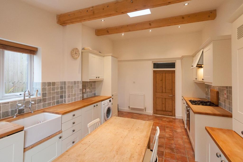 Property photo 2 of 10 Chapel Street 12 (013).Jpg