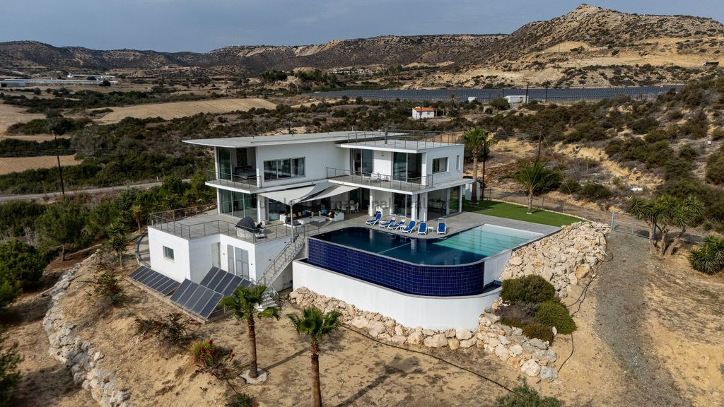 Property photo 1 of 28