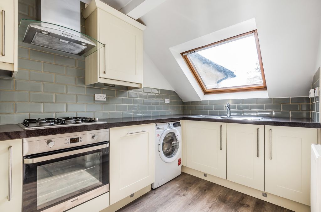 Property photo 3 of 11 Kitchen