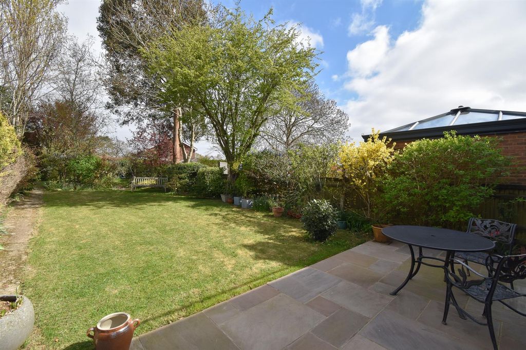 Property photo 3 of 22 Garden