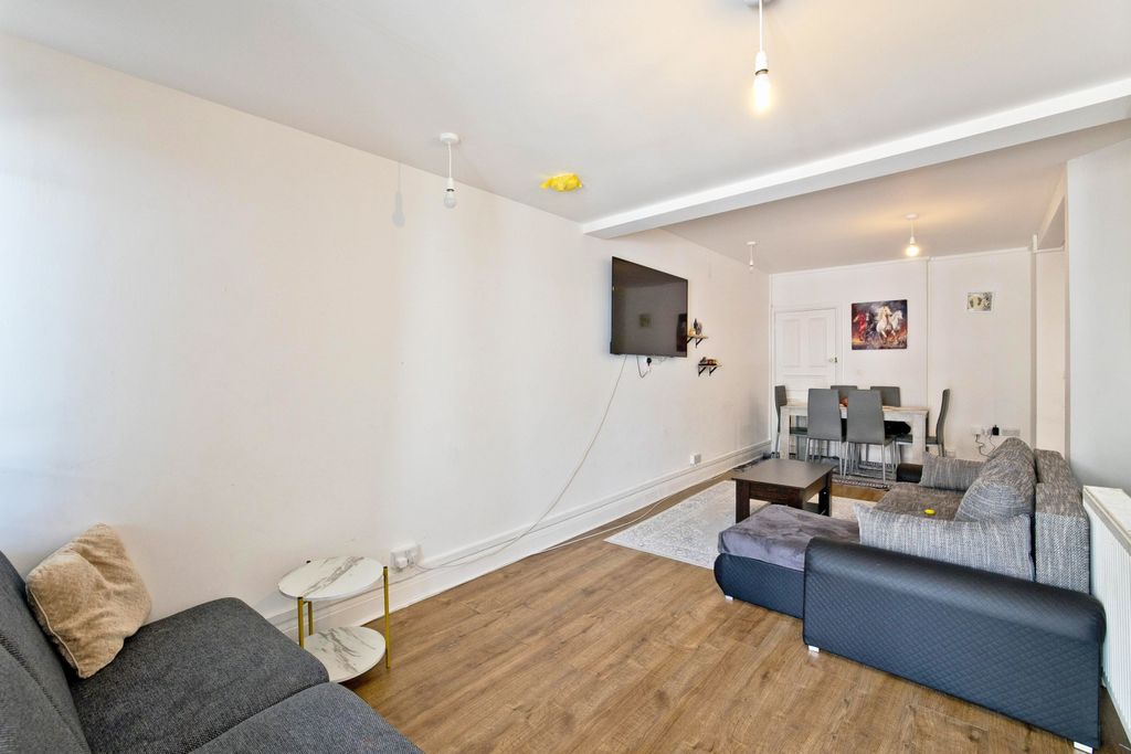 Property photo 3 of 16 Gallery