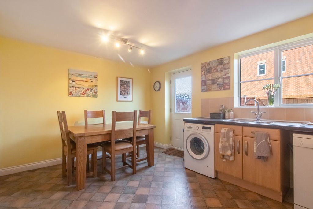 Property photo 3 of 18 Topliff-2