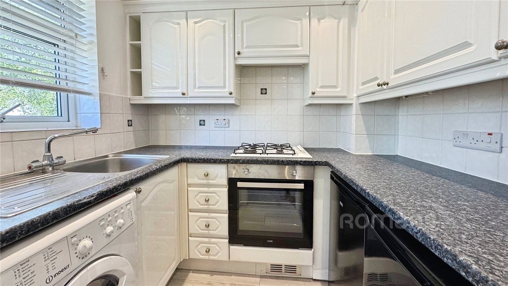 Property photo 2 of 8 Picture No. 14