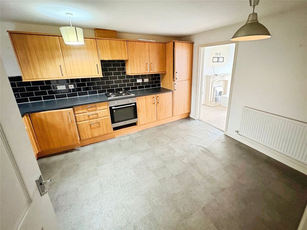 Property photo 2 of 11 Kitchen